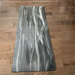 Yoga mat, Lululemon, 5 mm.